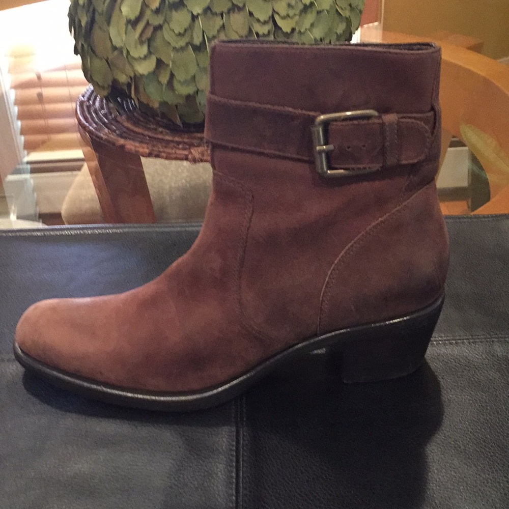 🍂Cole Haan harness mocha suede ankle boots